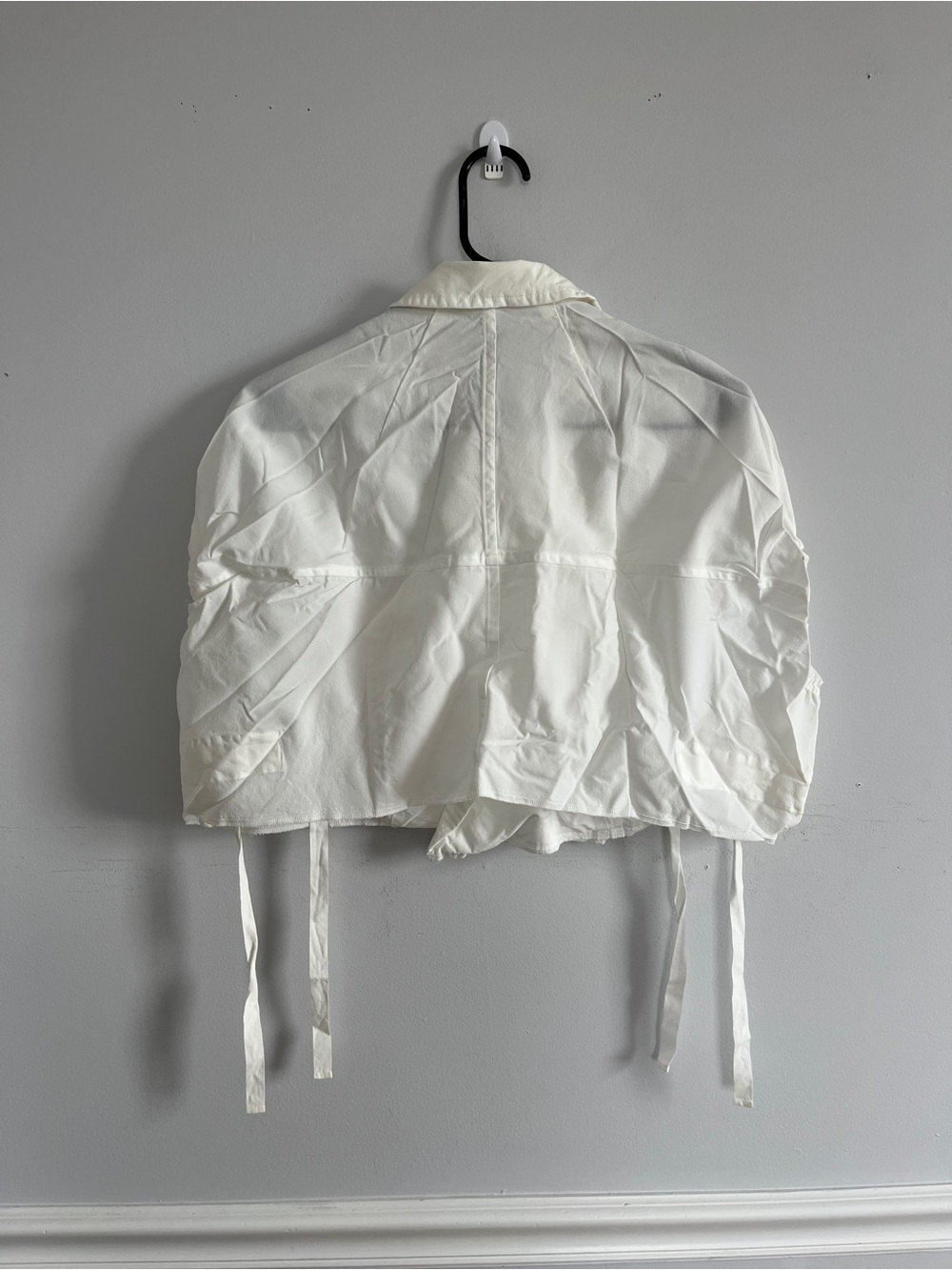 Comme des Garcons White Distressed Crop Jacket with Cutout Sleeves - Picture 2 of 3